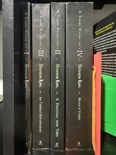 Coleção da saga ?Torre negra? do Stephen King.