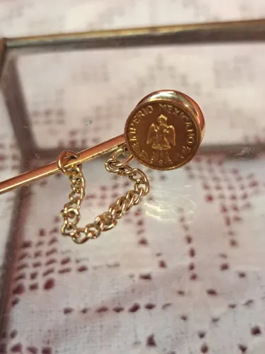 Raridade! Prendedor de gravata feito com moeda do Império Mexicano de 1865