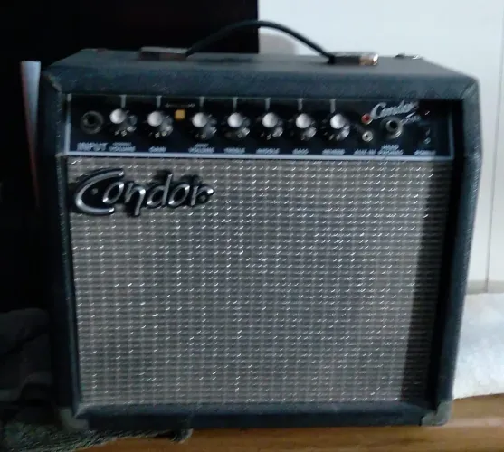 Amplificador para guitarra Condor GX 15R