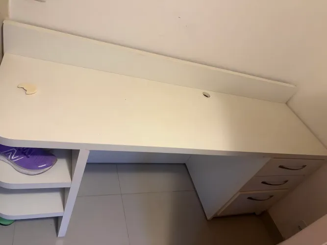 Mesa de escritório em MDF duro