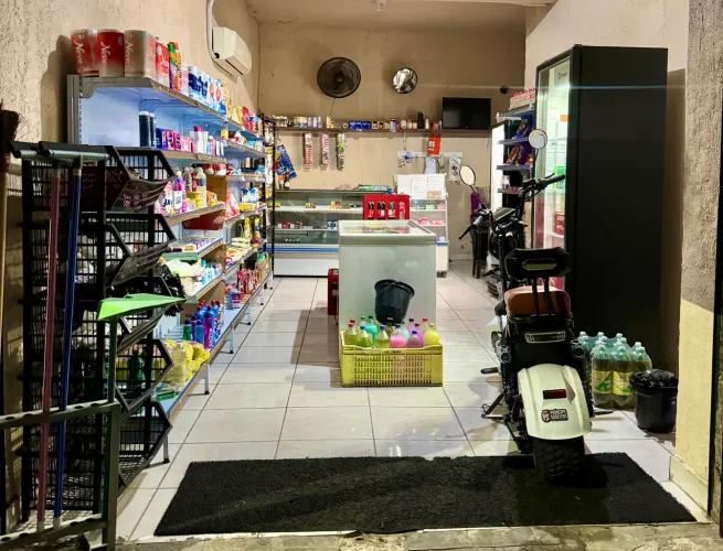 Passo ponto de mercearia/padaria em funcionamento, já montada e pronta para trabalhar.