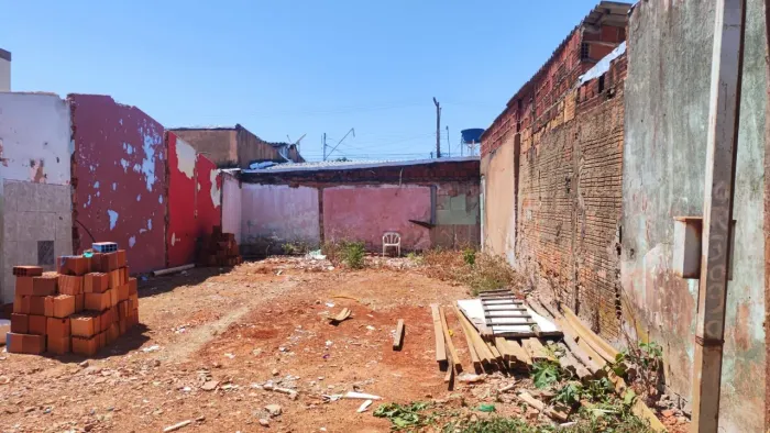 Aluga-se Lote Murado 135m² p/ Garagem/Depósito - Samambaia Sul