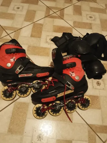 Patins semi-novo só pegar e andar tamanho 42,troco por coisas que beiram o mesmo valor ?