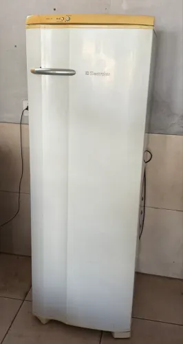 Geladeira Electrolux 345 lt grande usada barata conservada funcionando perfeitamente 