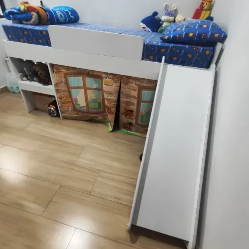 Cama infantil com escorregador