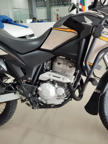 XRE 300 com 1 MIL DE ENTRADA