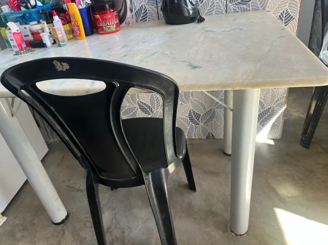 Vendo mesa de mármore 6 lugares