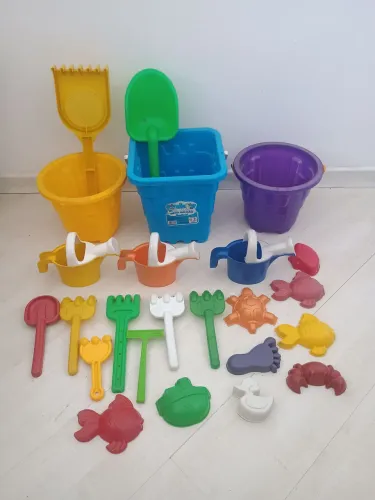 3 Baldes e Brinquedos de Praia