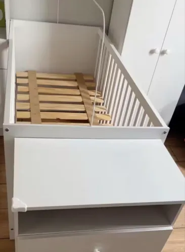 BERÇO COM CÔMODA
