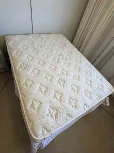 Cama box casal - colchão Simmons