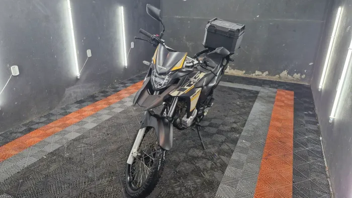 Xre 300 2023