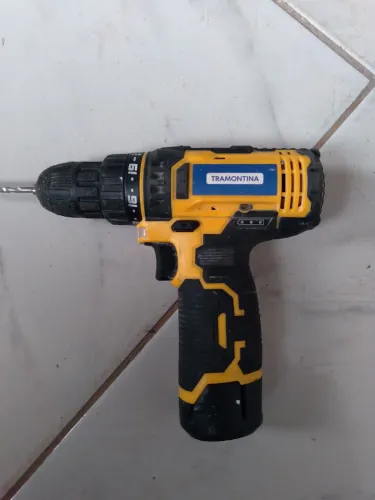 Vende-se esta Parafusadeira 