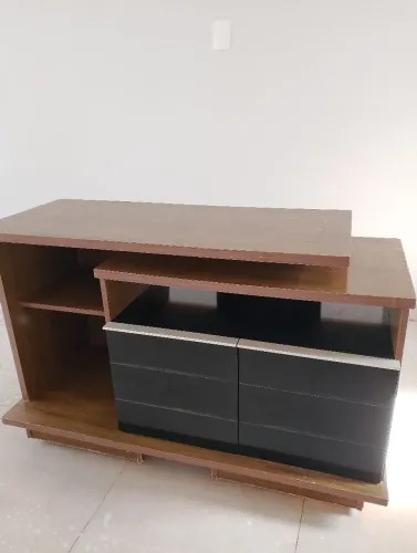 Vendo rack em bom estado com rodinha 