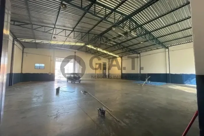 Alugue Já: Galpão Comercial de 550m² no Jardim Morumbi, Sorocaba-SP!