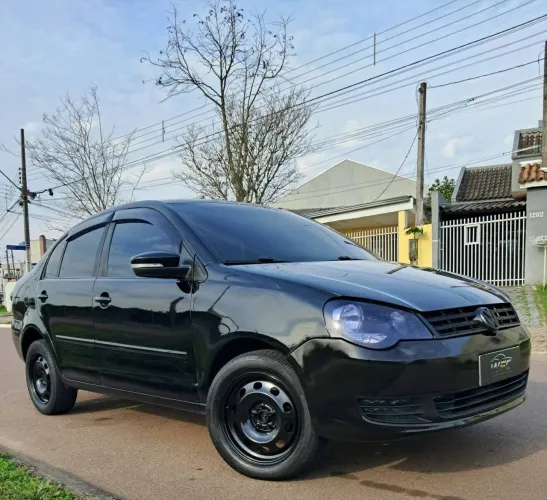 Volkswagen Polo Sedan 1.6 MI Total Flex 8V 4P 2013