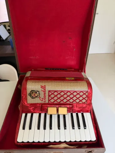 ACORDEON SCANDALLI ITALIANO VINTAGE ORIGINAL COM ESTOJO
