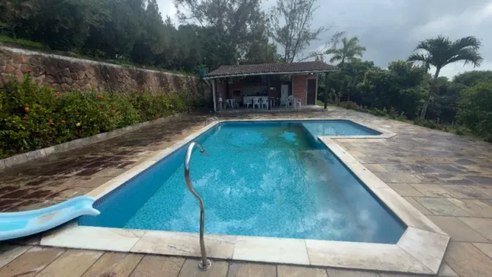 Granja com vários imóveis, piscina e a 36km do Recife