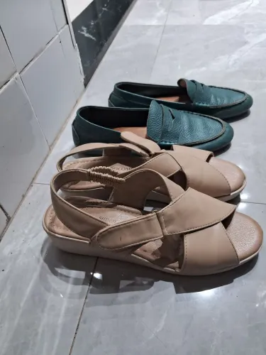 Sapatos femininos tamanho (39) 2 pares 30,00