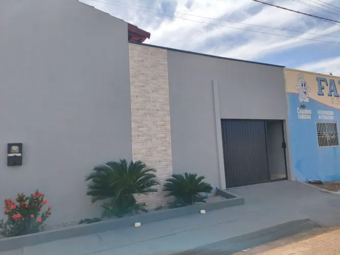 Casa financiável, com 3 quartos , porcelanato, no parque das acácias