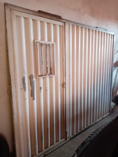 Vende-se portão Galvanizado 2.63 por 2.10 de altura