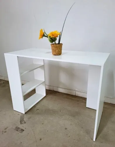 Mesa escrivaninha em MDF 