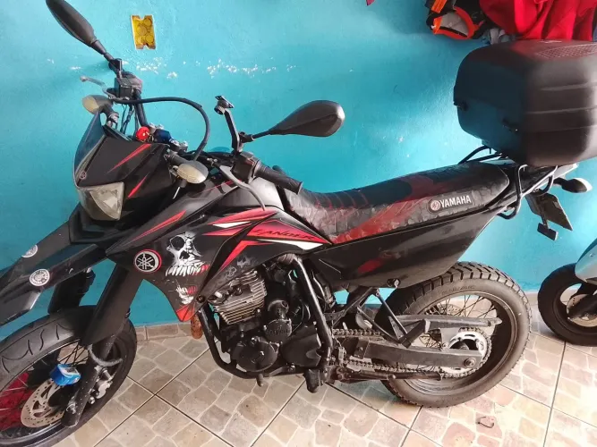 Vende-se lander x 3 dono não aceito troca, só se for de loja