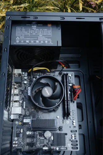 PC RYZEN 3 3200G & 16G (2x8) RAM