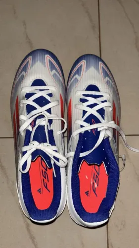 Chuteira nova na caixa F50 Adidas
