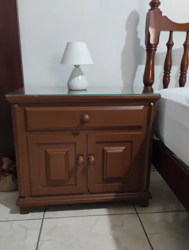 Criado-Mudo com Tampo de Vidro (são dois)