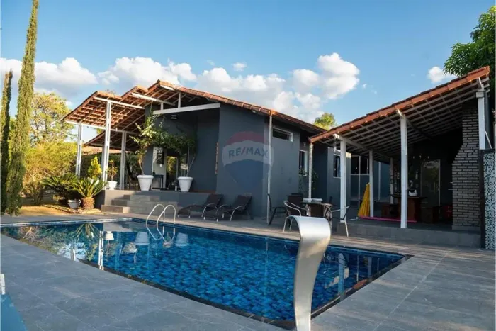 Casa em Condomínio | 266,5 m² | 3 Quartos com Closet | 3 Banheiros | 10 Vagas | Lote de 2.
