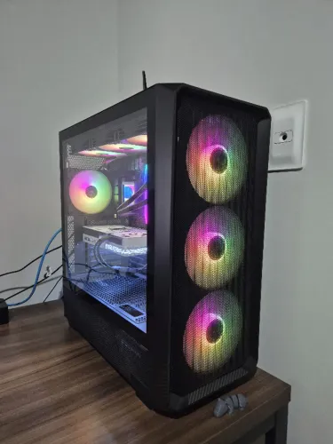 PC Gamer - AMD R7 9700X, 32GB de RAM DDR5, Galax RTX 5070, SSD 2TB