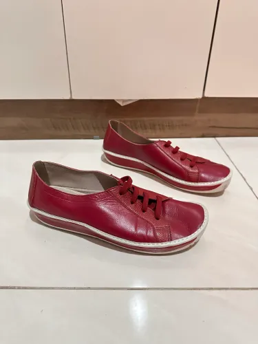 Sapato vermelho J.Gean 37