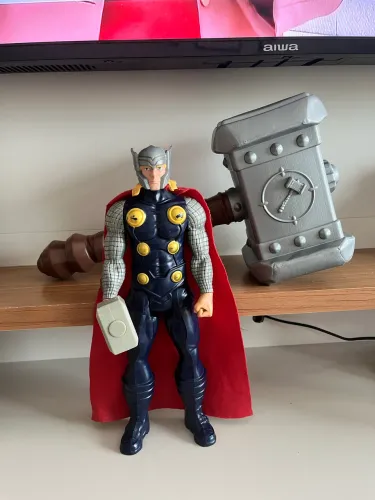 Boneco Thor e Martelo