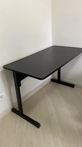 Mesa para escritório preta - C 1,20 m / L 60 cm / A 76 cm   
