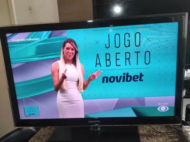 Tv Samsung 40 polegadas, funcionando perfeitamente com pezinho!
