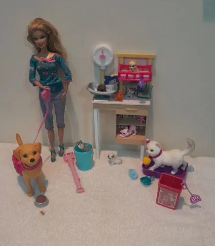 Barbie e seus bichinhos de estimação.