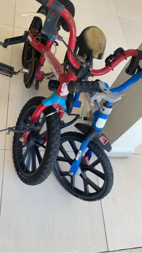 Bicicletas para desocupar espaço as duas 100 reais
