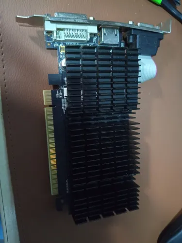 Placa de Vídeo GeForce GT 710 2GB DDR3 64 bits