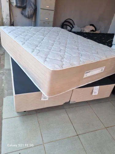 Cama Box Queen Size colchão molas enssacadas semi nova Entrego