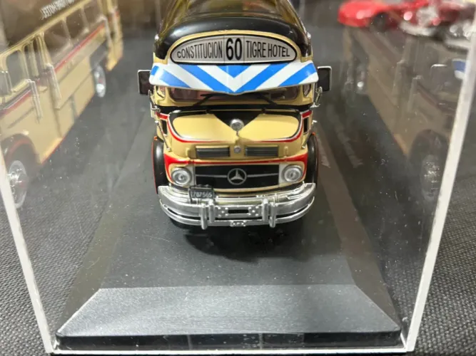 Miniatura Mercedes benz 1114 ônibus Argentina 1973, escala 1.43