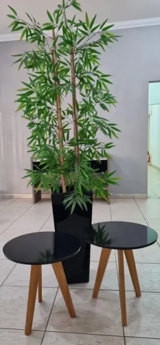 Jogo de Mesas Laterais com Vaso de Chão (bambu artificial)