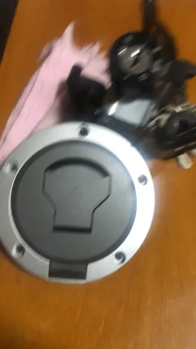 Tampa do tanque e miolo da chave ignição 150,00