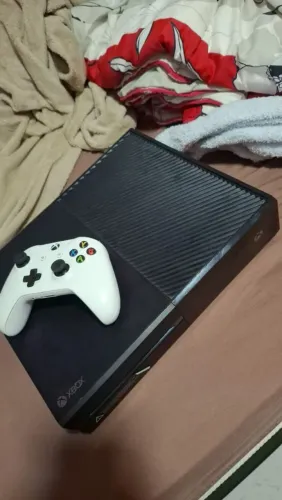 Xbox one fat 500gb pra ir rápido preciso de um dinheiro vem nele