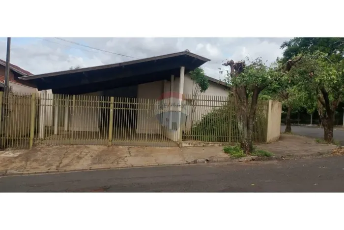 Casa a venda no Morumbi: Elegância e Comodidade com 3 quartos sendo uma suite e vagas para