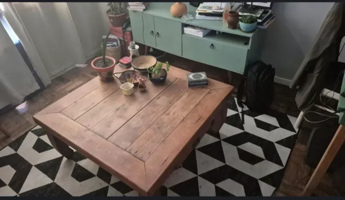 Mesa de madeira maciça de Bali