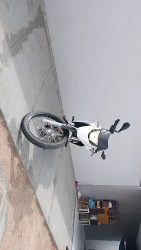 XRE 300, ano 2015