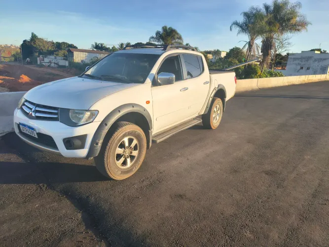 Mitsubishi L200 Triton HPE 3.2 CD TB Int.diesel MEC 2013