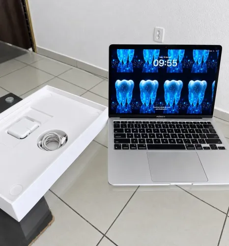 Apple MacBook Air M1 2020 na caixa