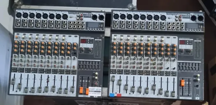 2 Mesas de Som Soundcraft Analógicas - 10 canais