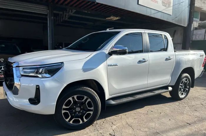 Toyota Hilux CD SRX 4X4 2.8 TDI 16V Diesel Aut. 2025
